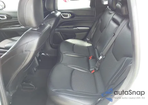 2024 Jeep Compass Latitude 4X4 z USA, uszkodzony, nr VIN 3C4NJDBN1RT600402